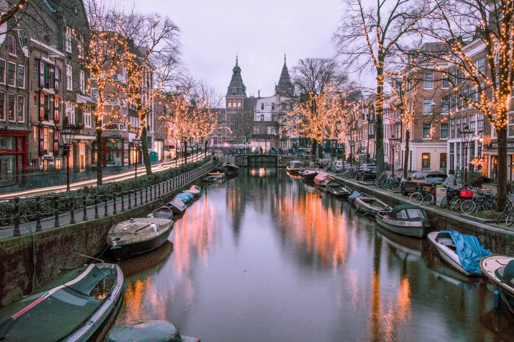 Amsterdamse gracht nabij Best BnB aan de Polanenstraat