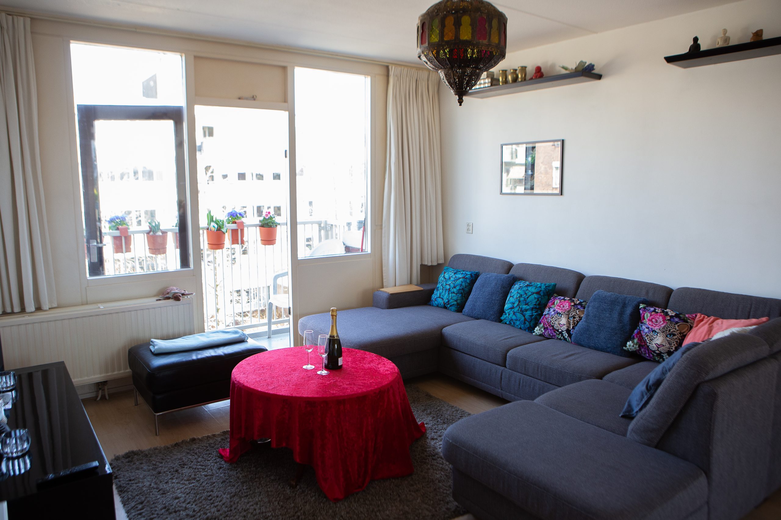 Zithoek in de woonkamer van Best BnB Amsterdam